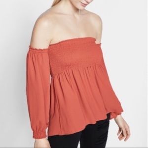 Off the shoulder express long sleeve